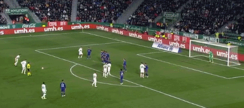 詹姆斯&东契奇接连飙进三分