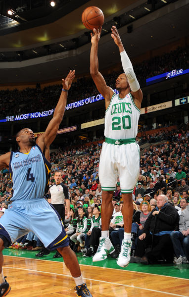 和后防线的 和后防线的